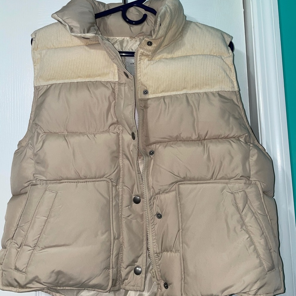 NEVER WORN* American Eagle Puffer Vest